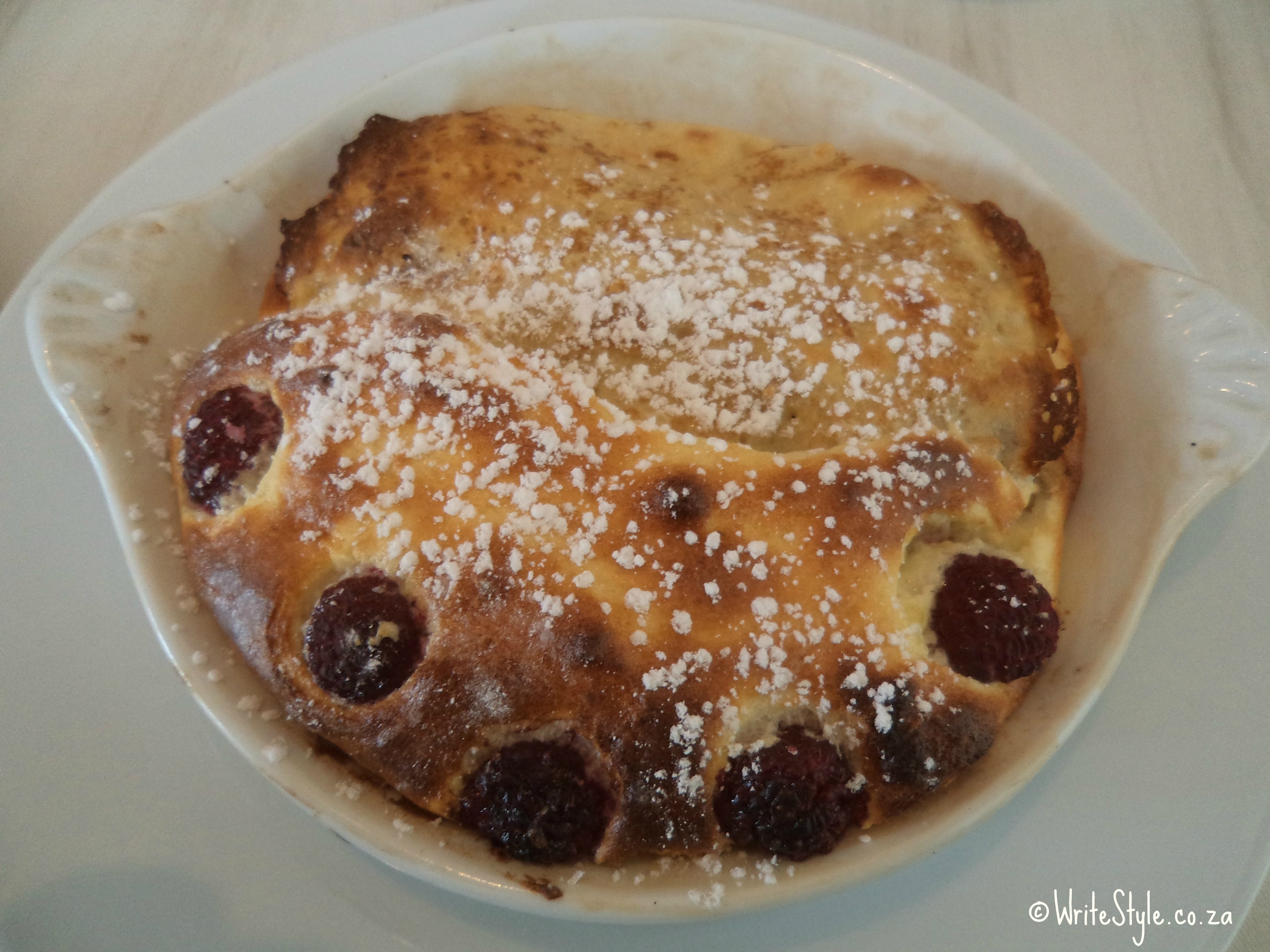 Crépe Souffle aux Framboises (Pancake soufflé with raspberries)